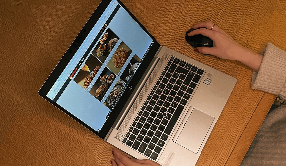 Someone sitting in front of their laptop as they order a quarter breast.