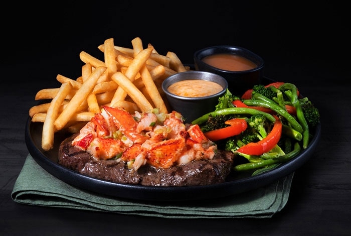 Lobster Roll Meal | St-Hubert Restaurants