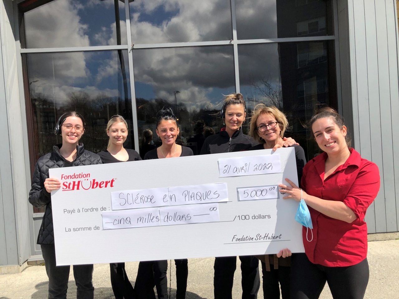 Group of people holding a check for the Multiple Sclerosis Society of Canada