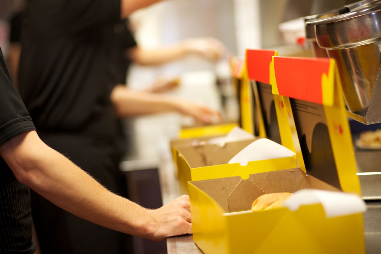 La fin du styromousse et le début des emballages recyclables chez St-Hubert en 2009