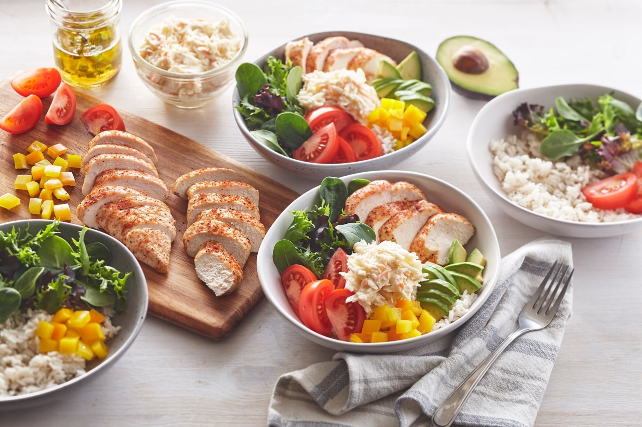 Bol repas au poulet et à la salade de chou