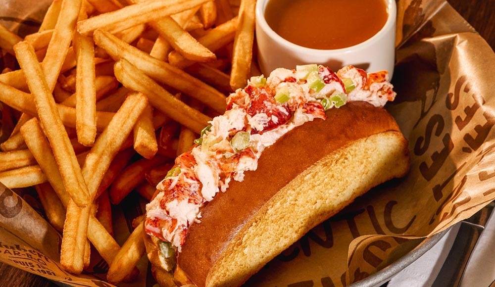 Assiette de guédille au homard des restaurants St-Hubert 