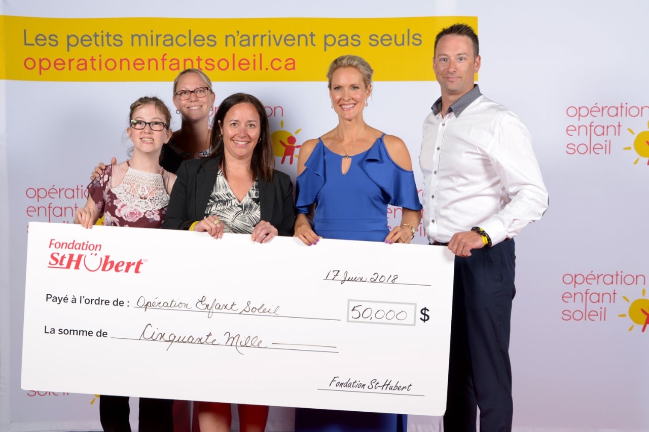 Remise d'un chèque pour Enfant Soleil | Don récent de la Fondation St-Hubert