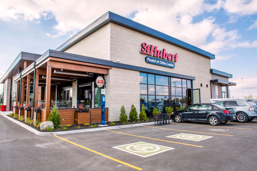 Franchise traditionnelle avec salle à manger St-Hubert